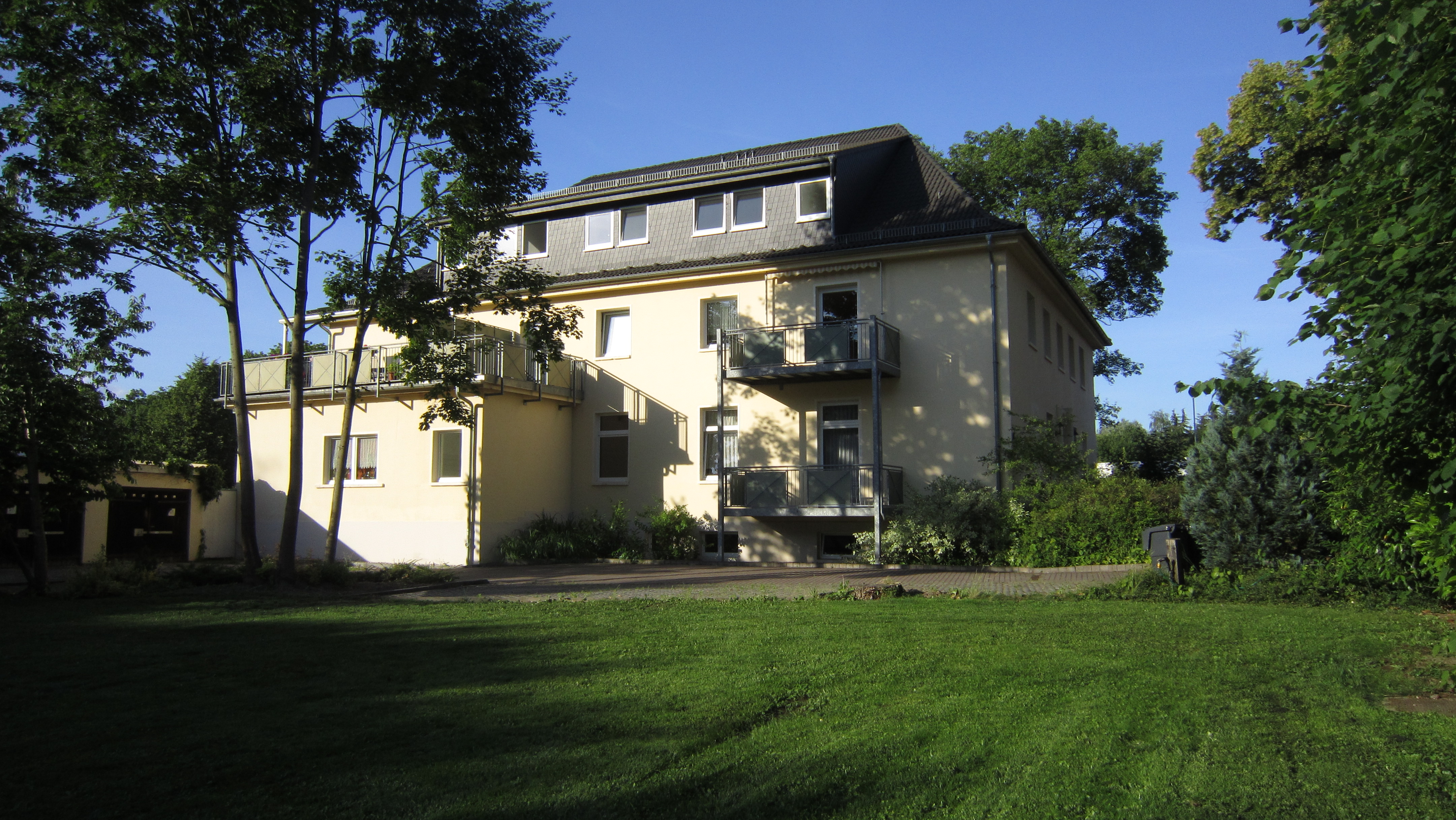 erstbezug-grosszuegige-2-raum-wohnung-mit-balkon
